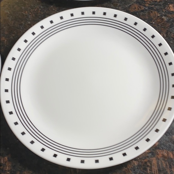 4 Corelle City Block 10.25” Dinner Plates - Picture 3 of 7